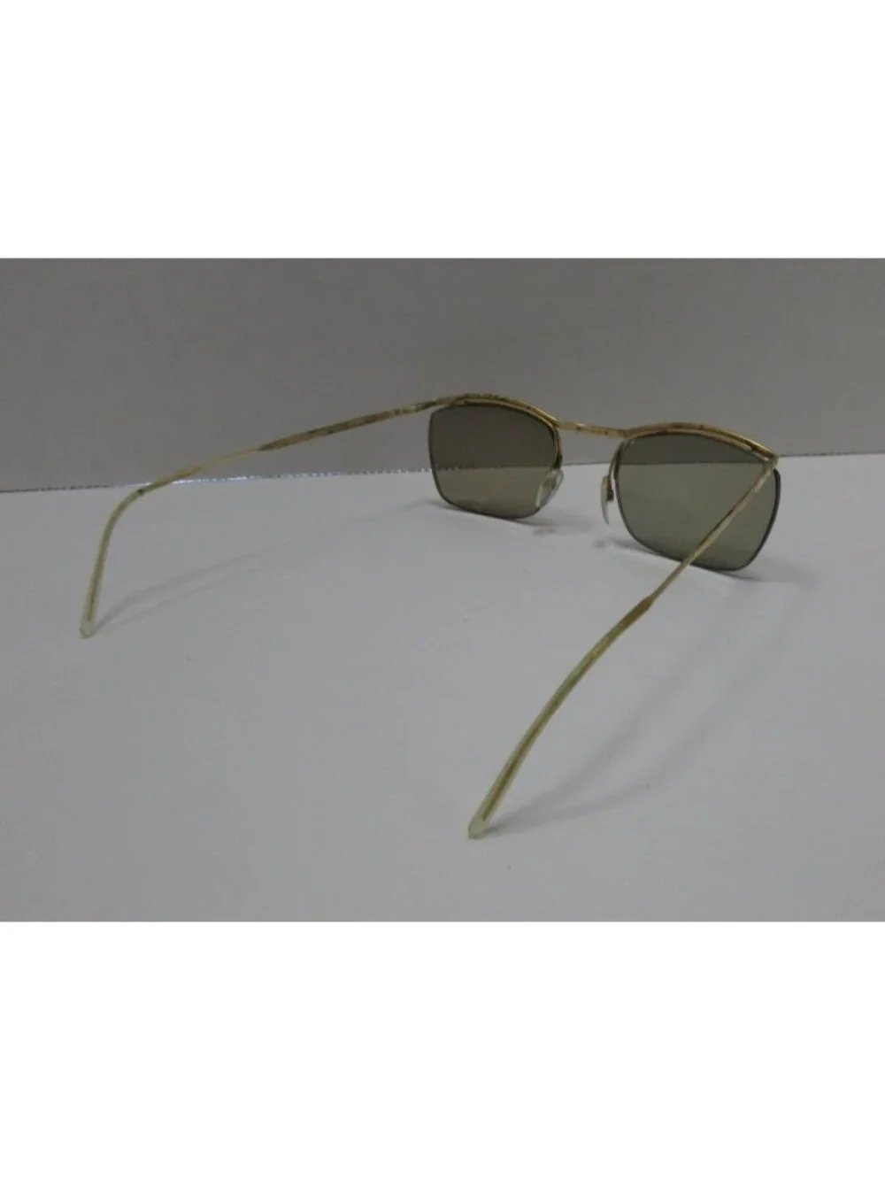 VINTAGE Sunglasses Men Rectangular Aviator Pilot Wire Frame w/ Case